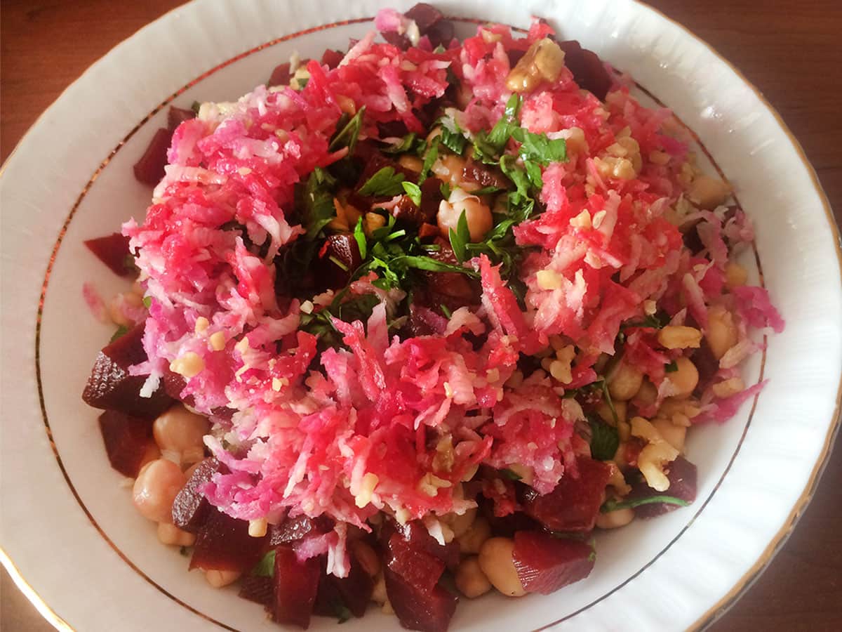 Alabaş Turplu Nohut Salatası tarifi