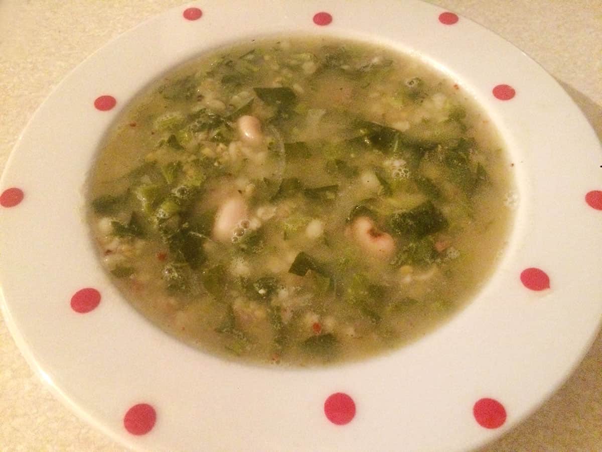 Kuru Fasulyeli Kara Lahana Çorbası tarifi