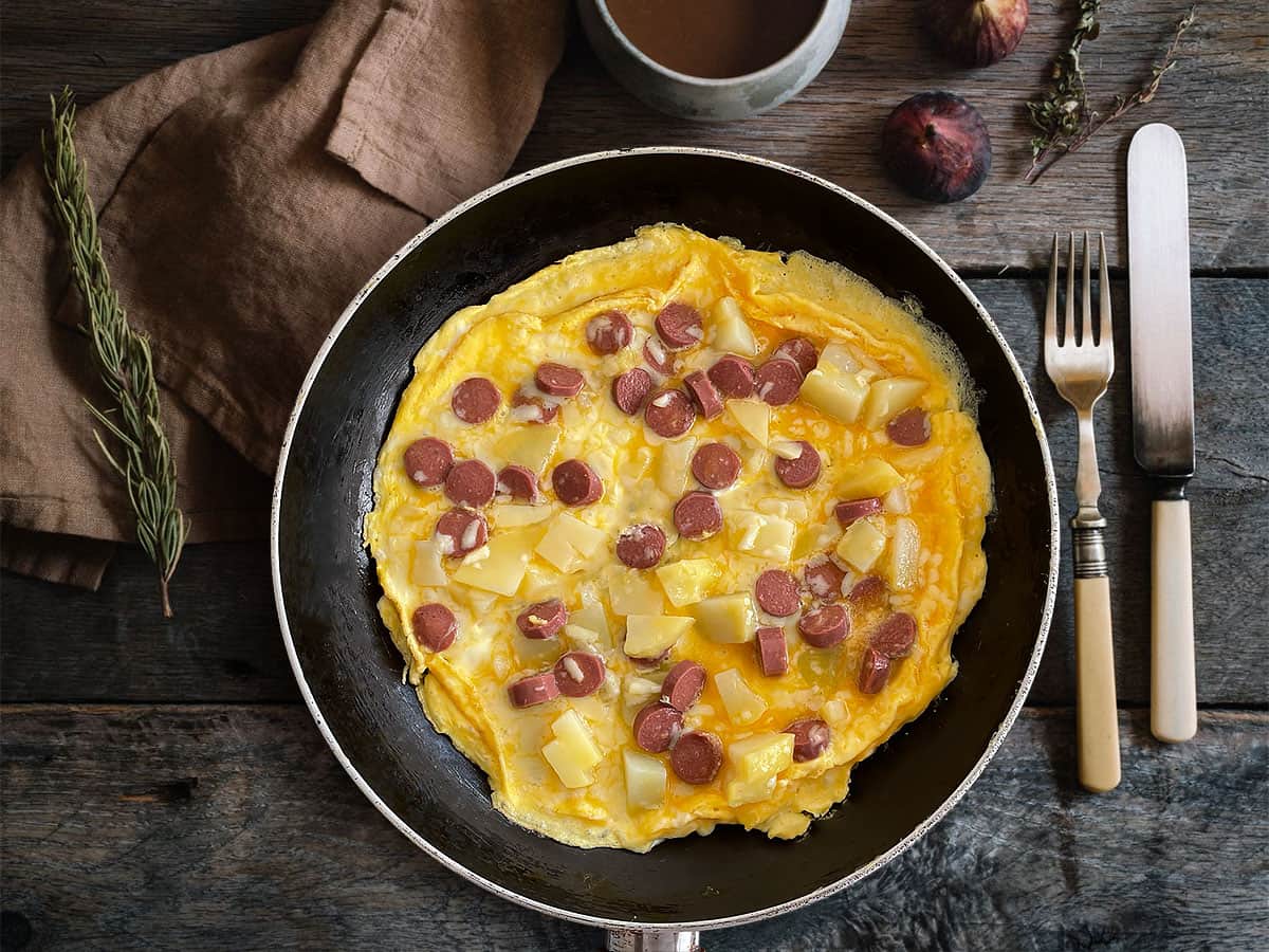 Sosisli ve Patatesli Omlet tarifi