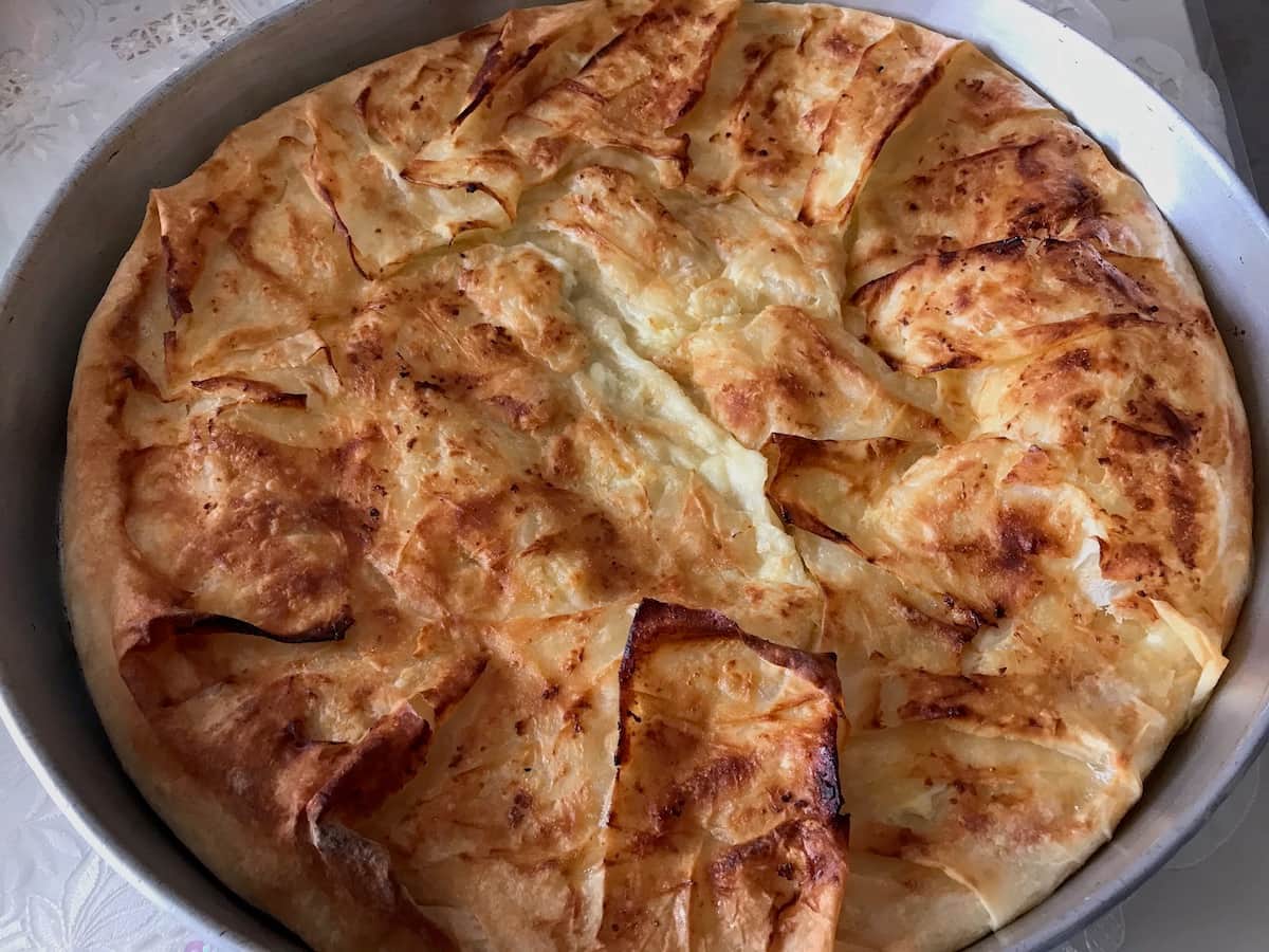 Yeşil Mercimekli Tepsi Böreği - El Açması Tadında tarifi