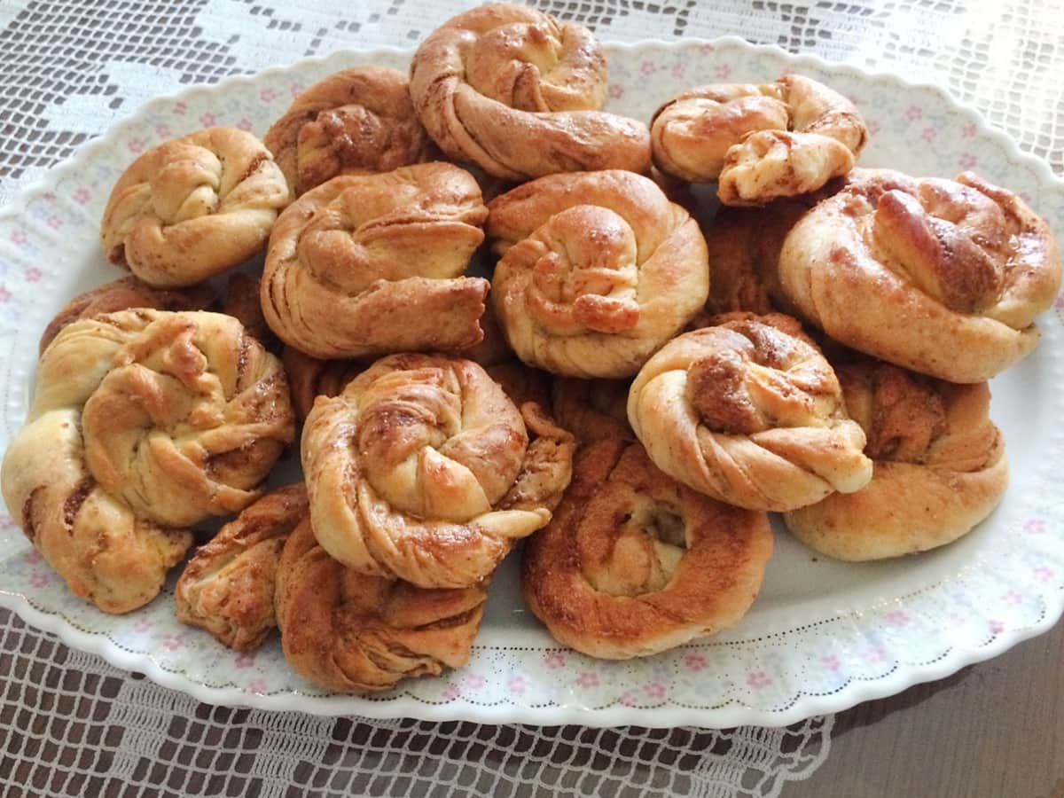 Cevizli Mayalı Poğaça tarifi