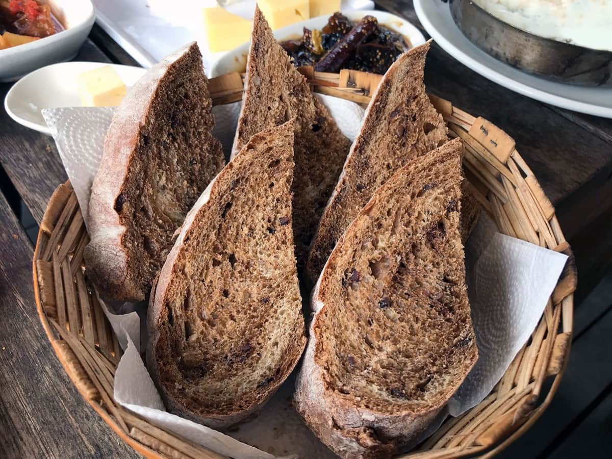 Cevizli Tahıllı Ekmek tarifi