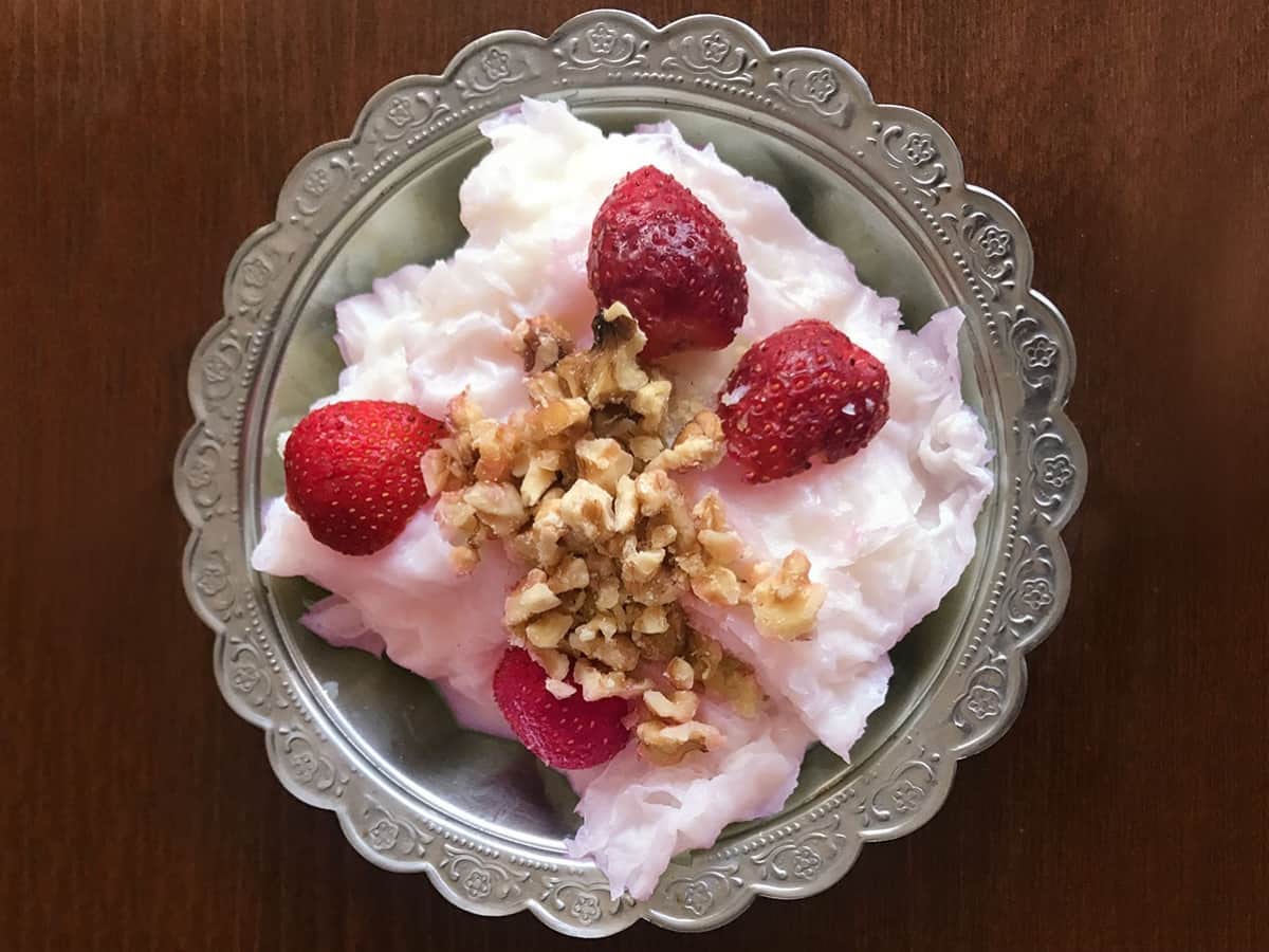 Çilekli Güllaç - Tam Kıvamında tarifi