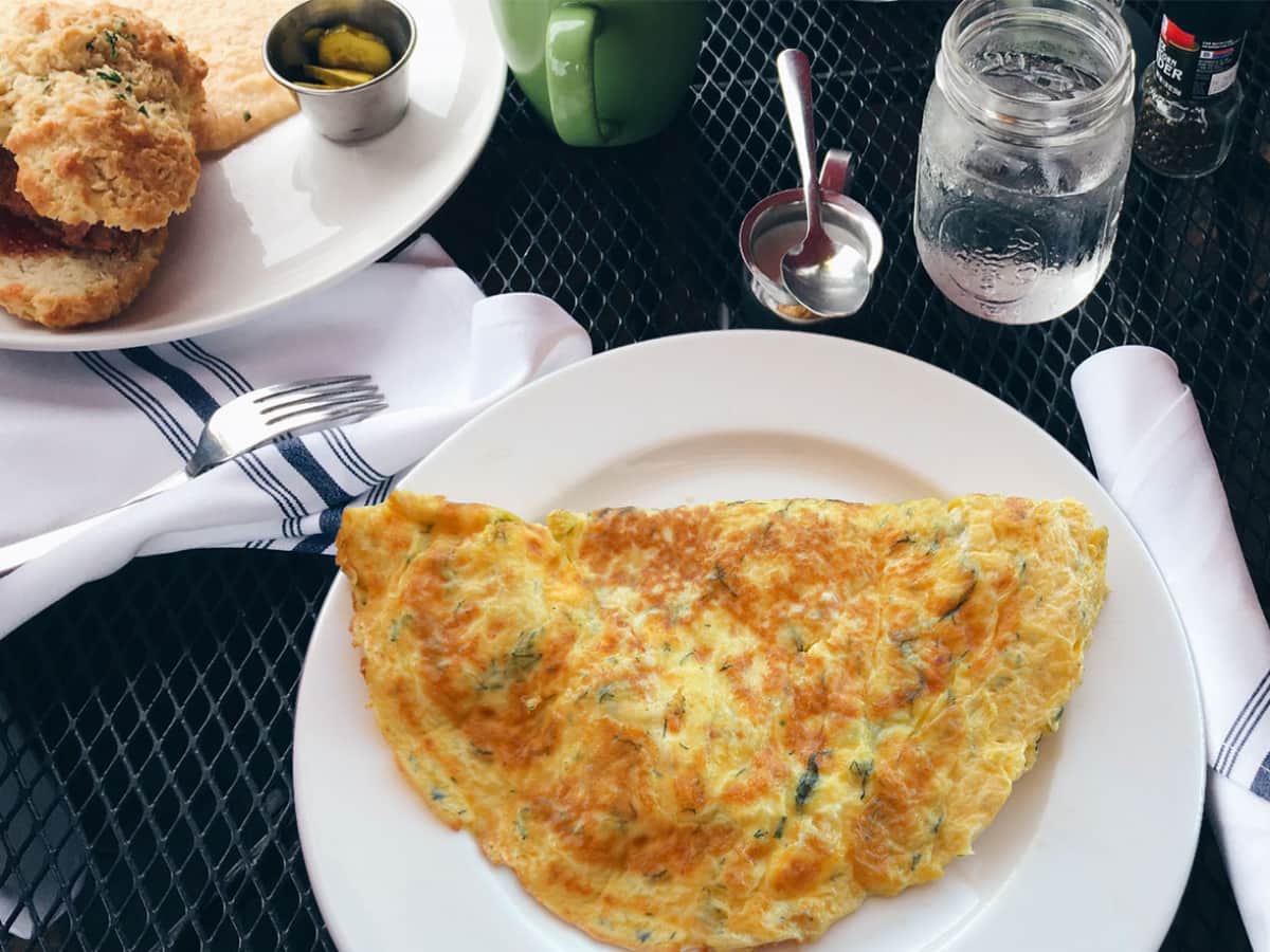 Dereotlu Peynirli Omlet tarifi