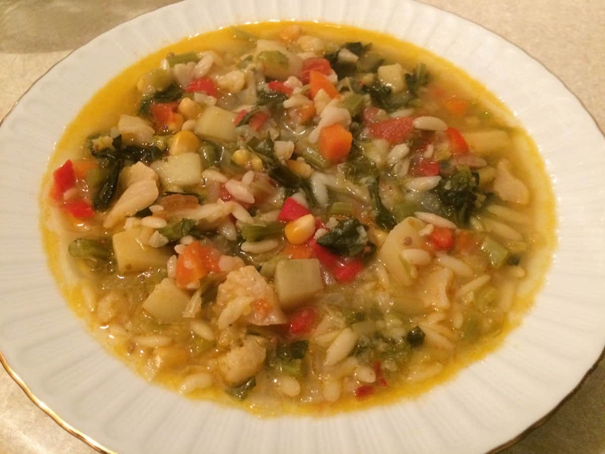 Kara Lahanalı Sebze Çorbası tarifi