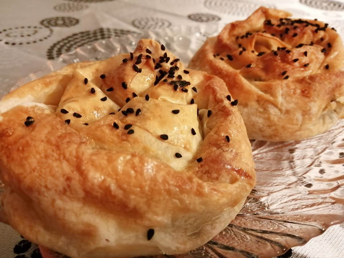 Kaşarlı Gül Böreği tarifi