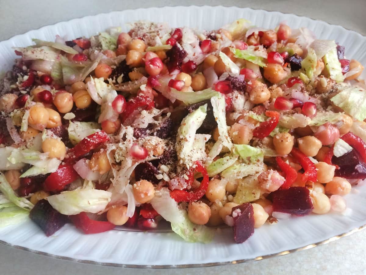 Nohutlu Kış Salatası tarifi