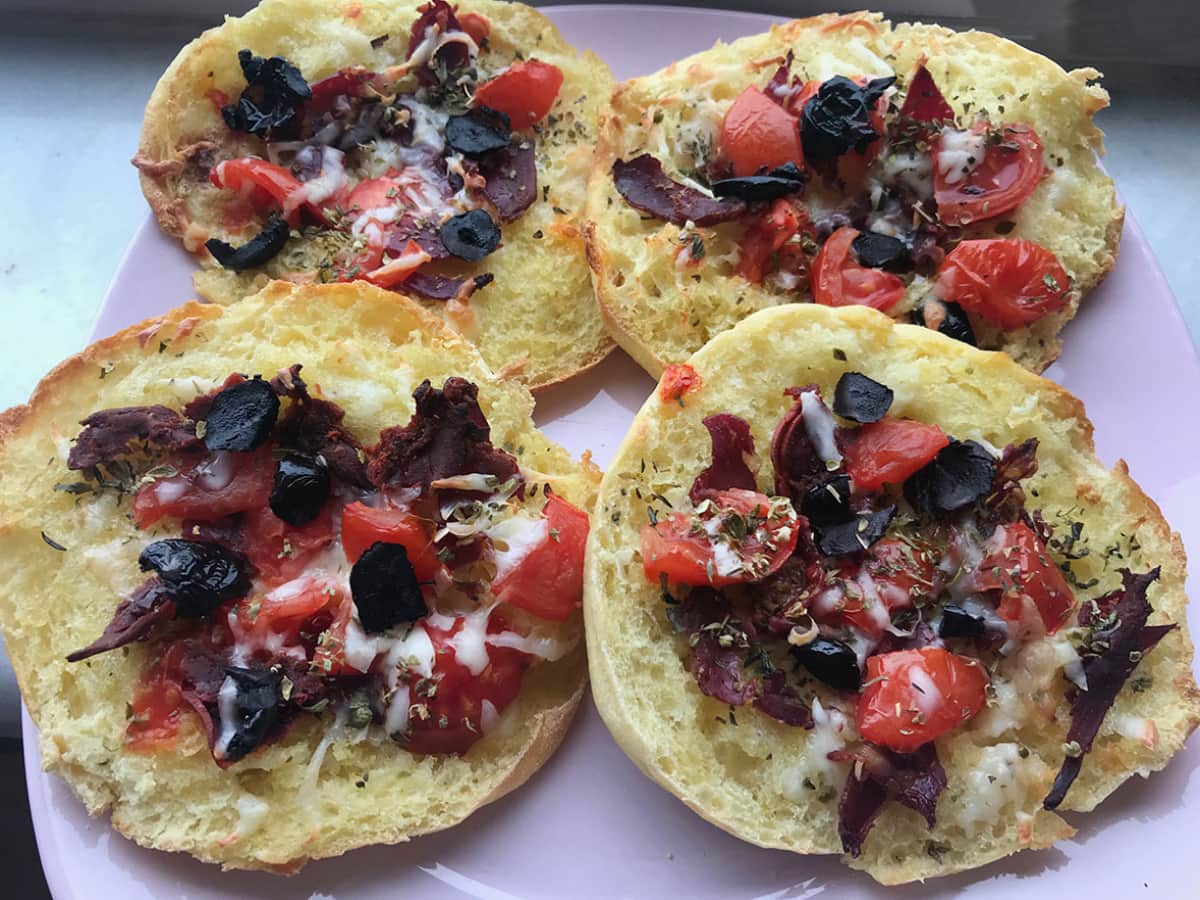 Zeytinli Pastırmalı Bazlama tarifi