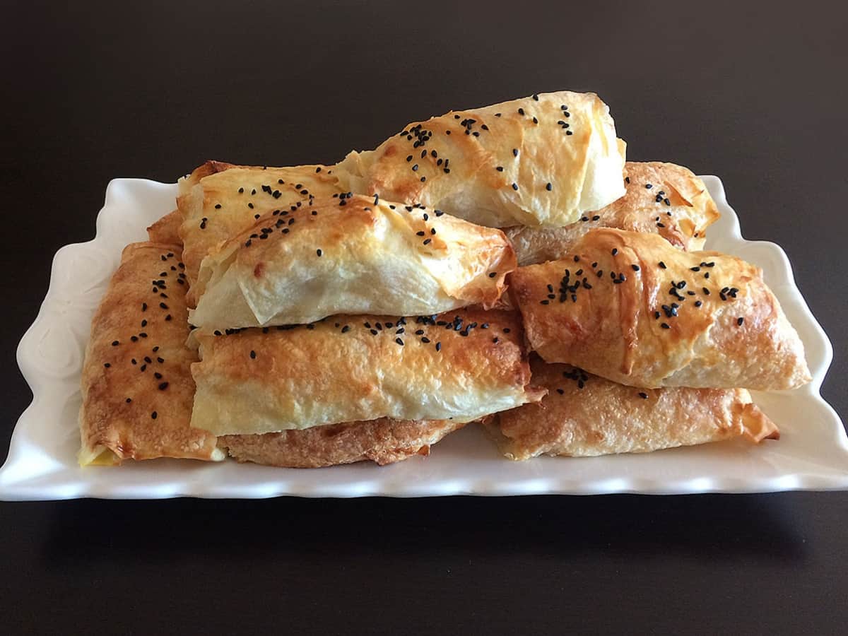 Pastırmalı Sarma Börek tarifi