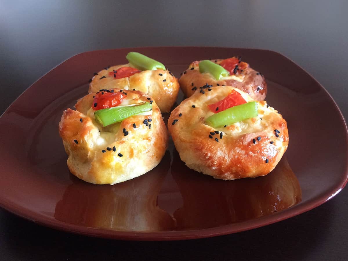 Pizza Poğaça - Yumuşacık Hamuruyla Lokum Gibi tarifi