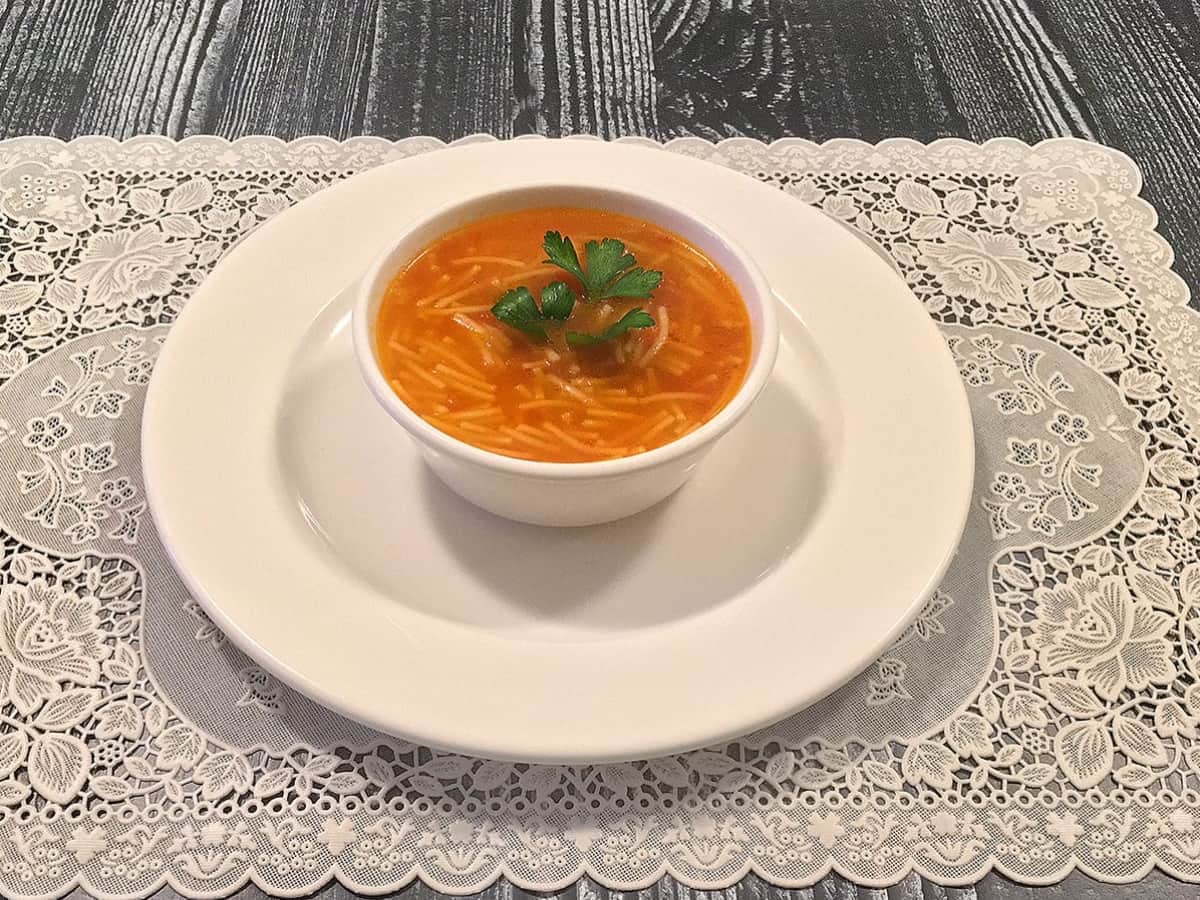 Pratik Domatesli Tel Şehriye Çorbası tarifi