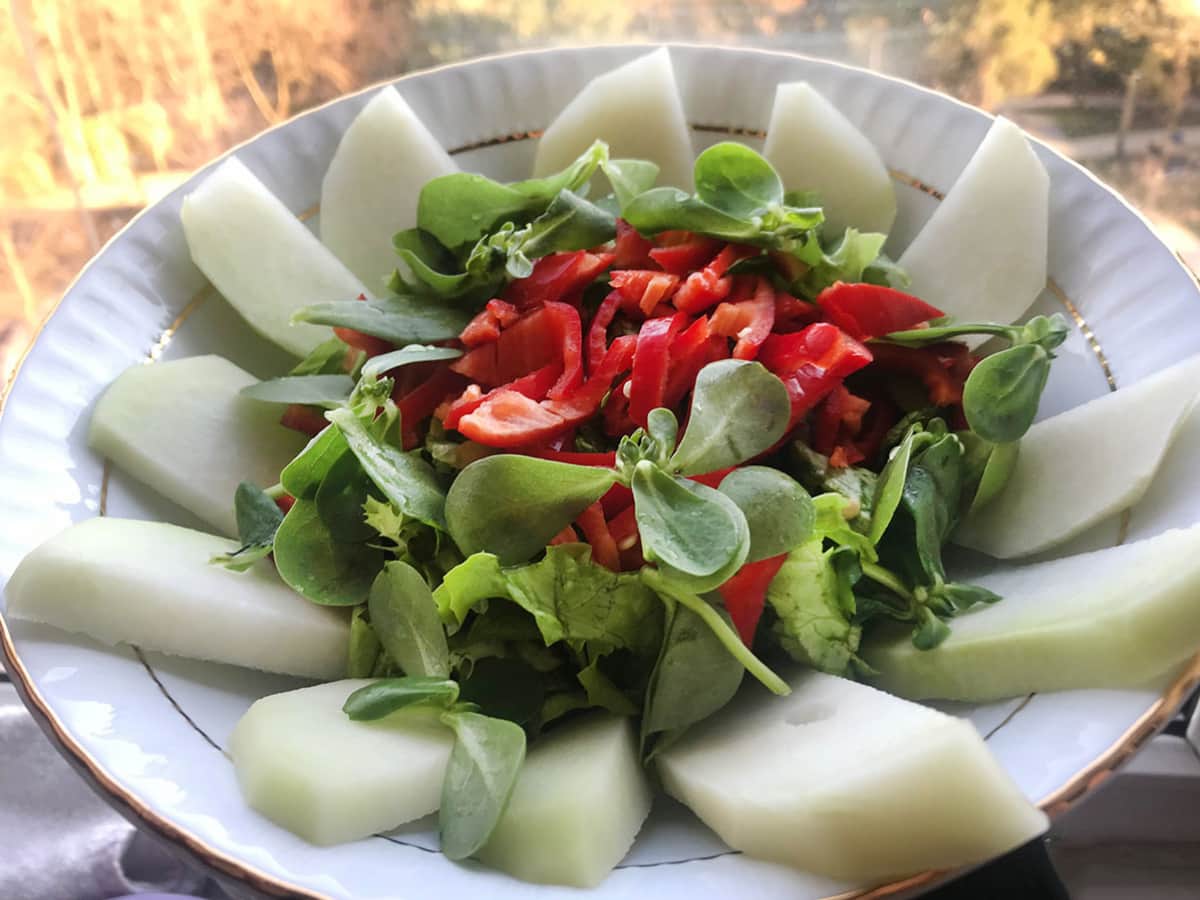 Semizotlu Alabaş (Kohlrabi) Salatası tarifi