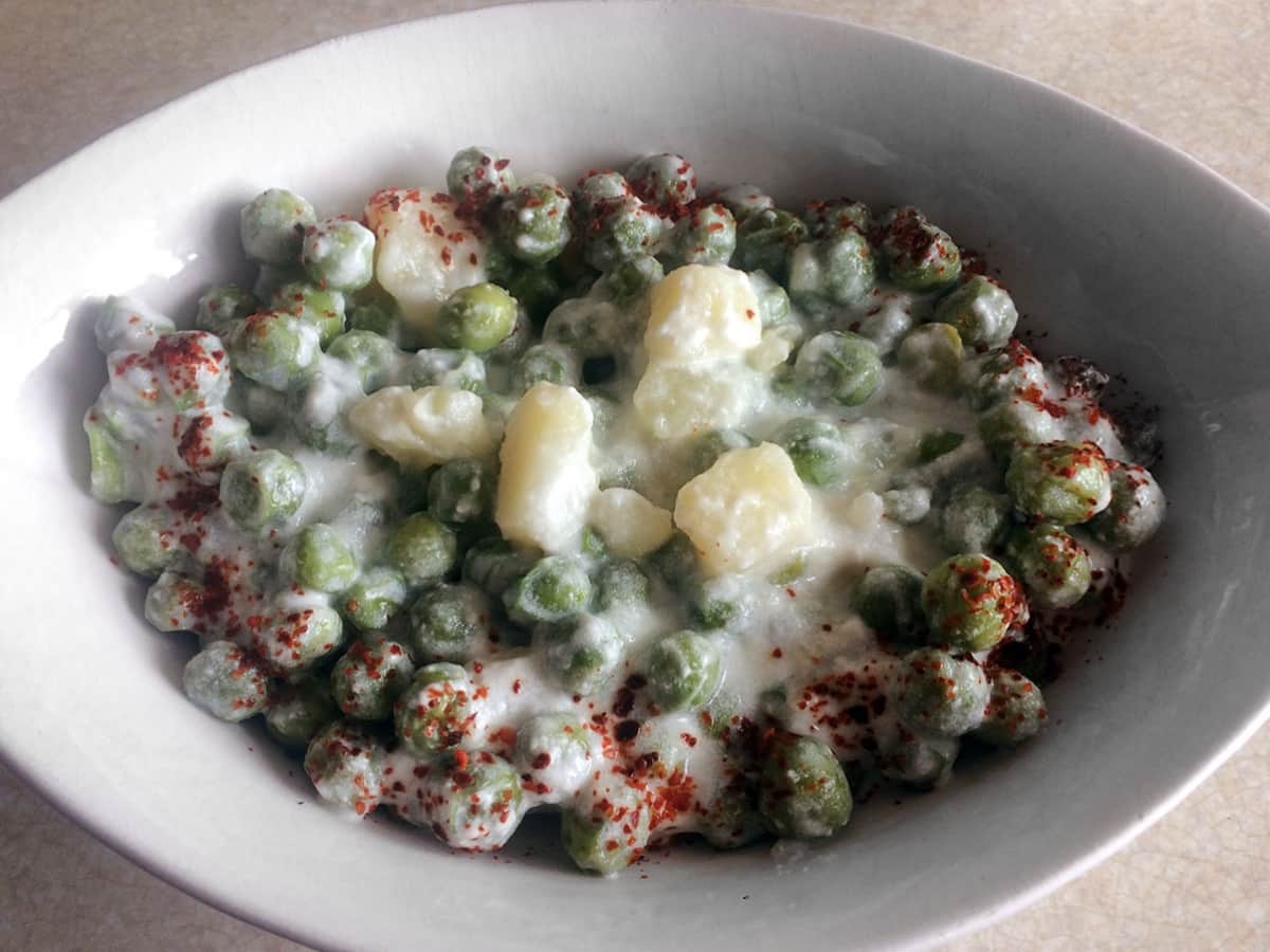 Yoğurtlu Bezelye Salatası tarifi