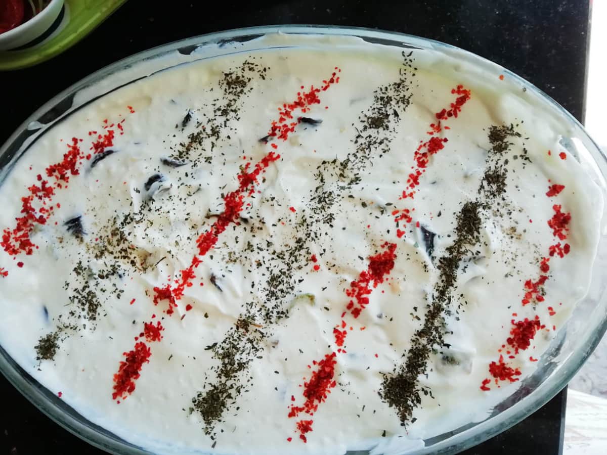 Yoğurtlu Kuru Biber Kızartması tarifi