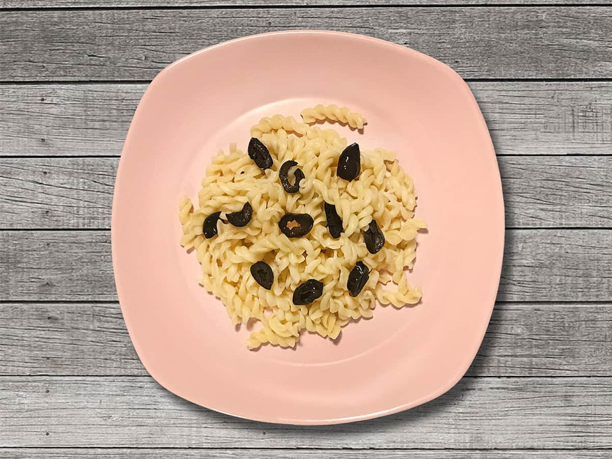  Zeytinli Makarna tarifi