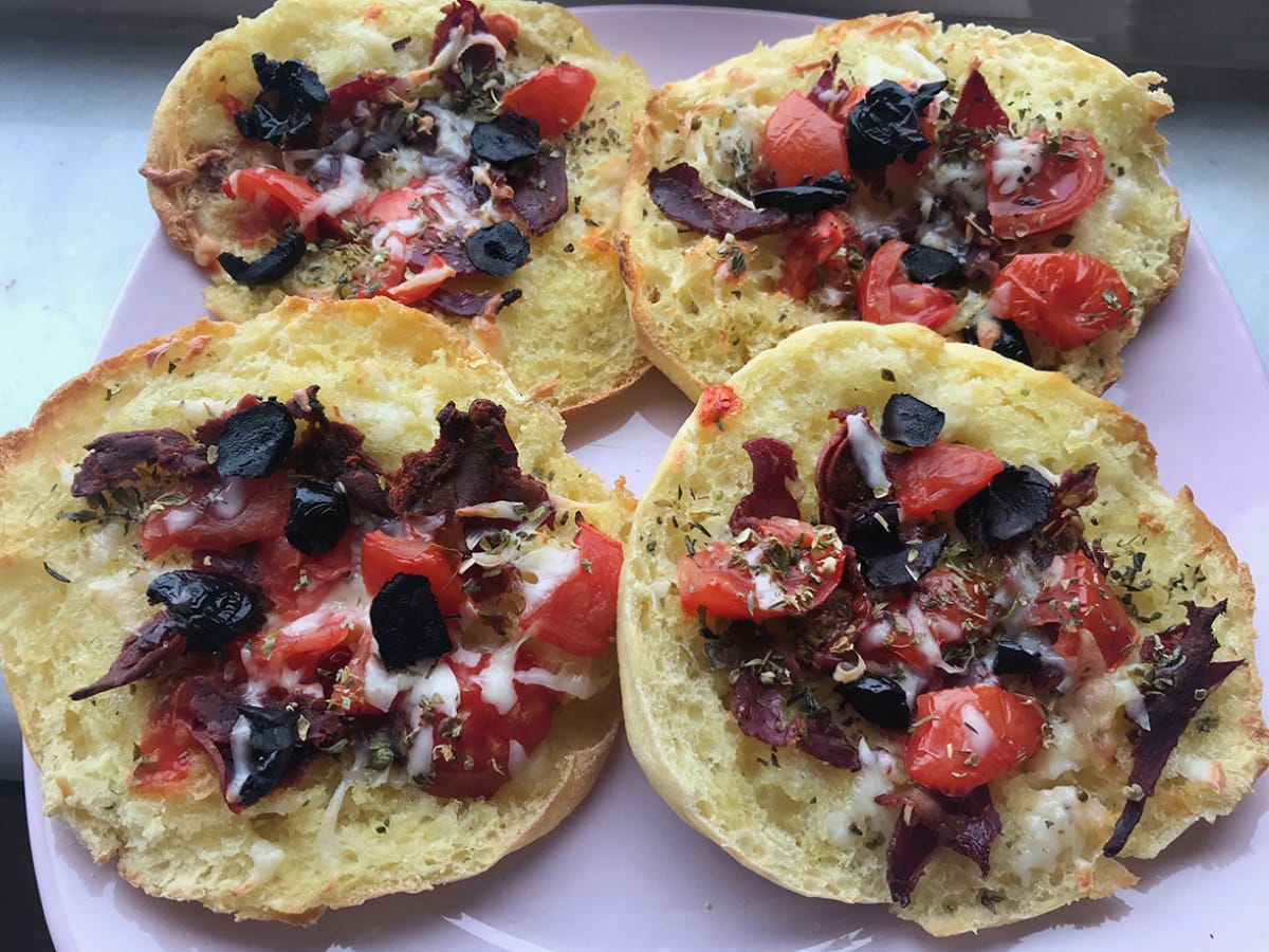 Zeytinli Pastırmalı Bazlama tarifi görseli