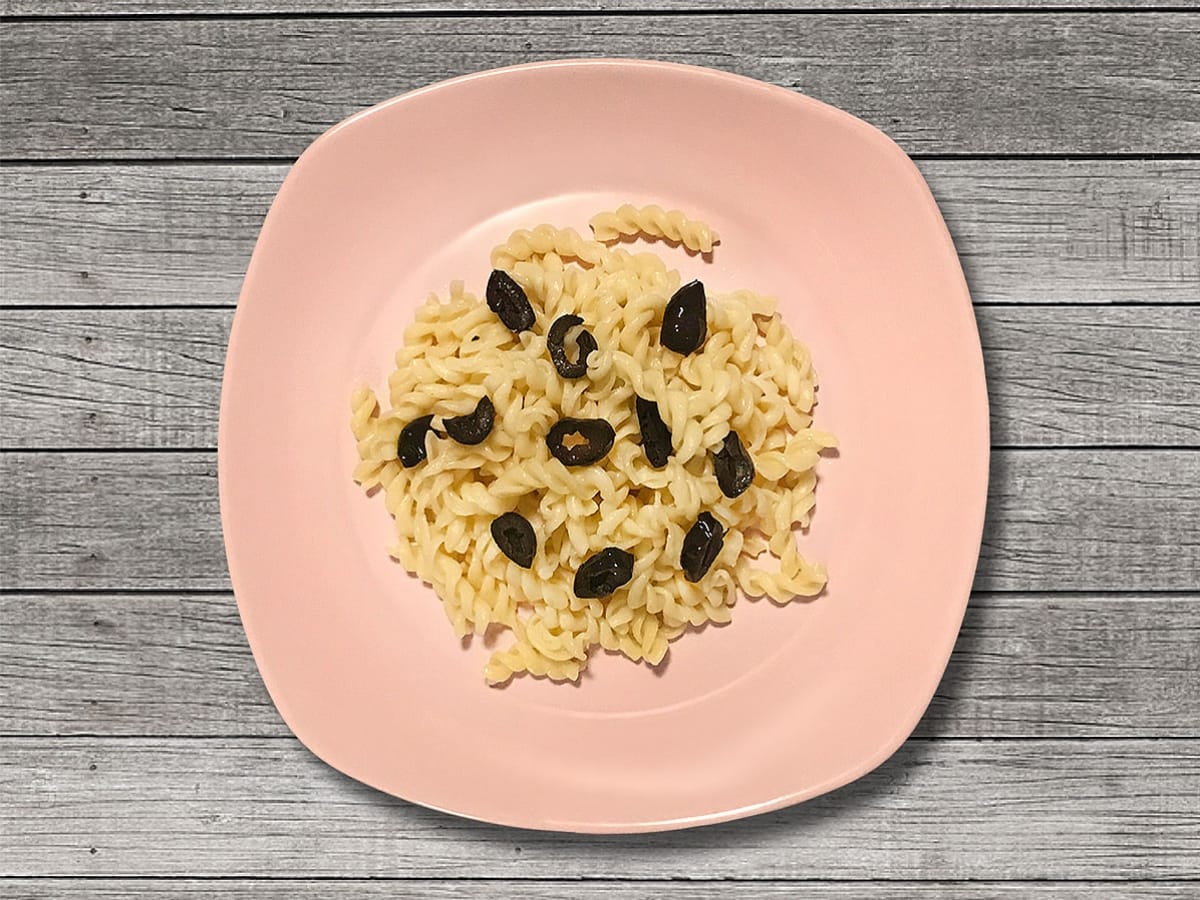  Zeytinli Makarna tarifi görseli