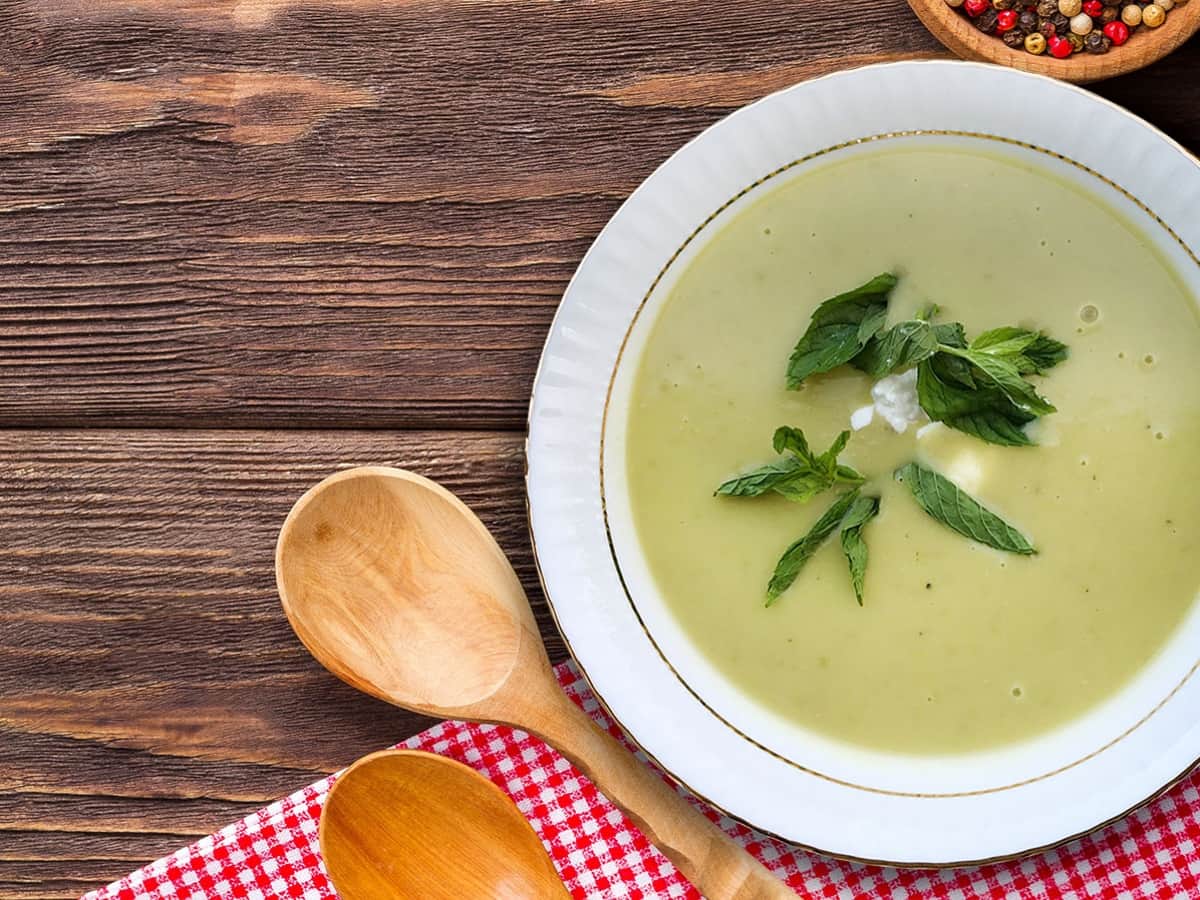 Naneli Bezelye Çorbası tarifi