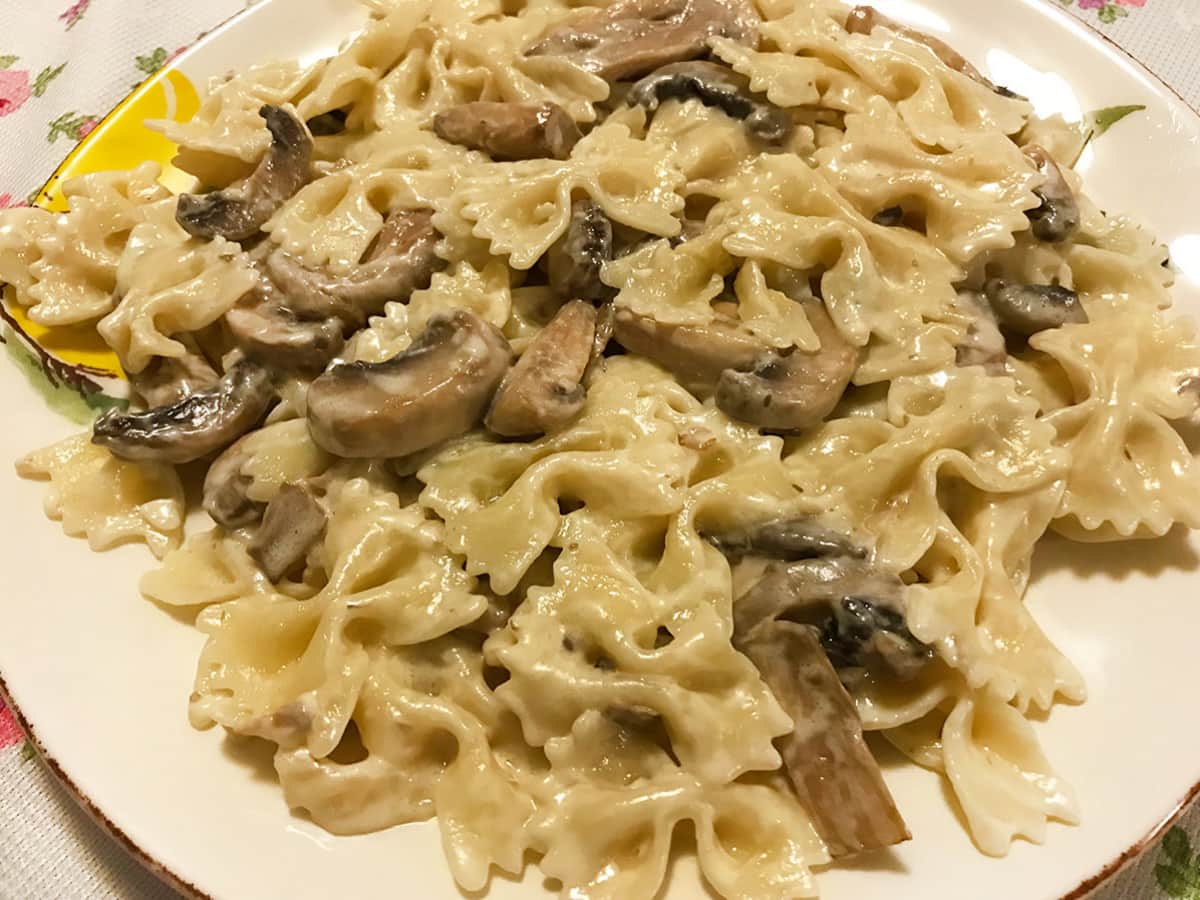 Parmesan Peynirli Mantarlı Makarna tarifi